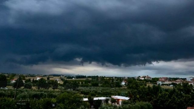 Καιρός σήμερα 28/4: Άστατο τοπίο με βροχές και καταιγίδες – «Καμπανάκι» Μαρουσάκη, Αρναούτογλου και Αρνιακού