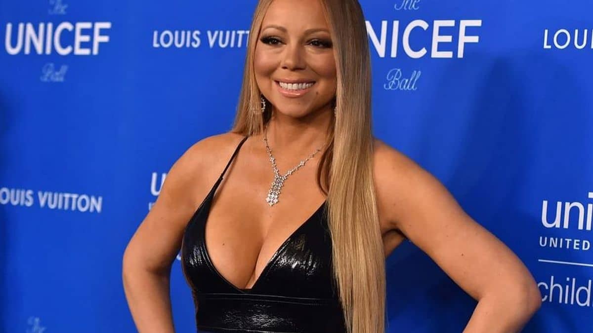 «Ατύχημα» για τη Μαράια Κάρεϊ – Χόρευε μεθυσμένη και φάνηκε το στήθος της! (BINTEO)