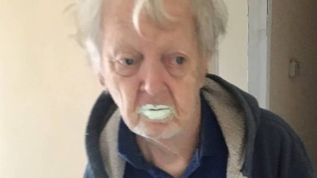 90χρονος παππούς ανακαλύπτει ότι αυτό που έφαγε δεν ήταν γιαούρτι – Αυτό που κάνει στη συνέχεια ξεπερνάει κάθε λογική