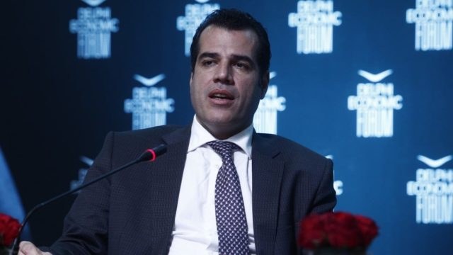 Θάνος Πλεύρης: Στα επείγοντα του «Λαϊκού» μετά την επίθεση με γιαούρτι – Χάος στο Twitter μετά το περιστατικό