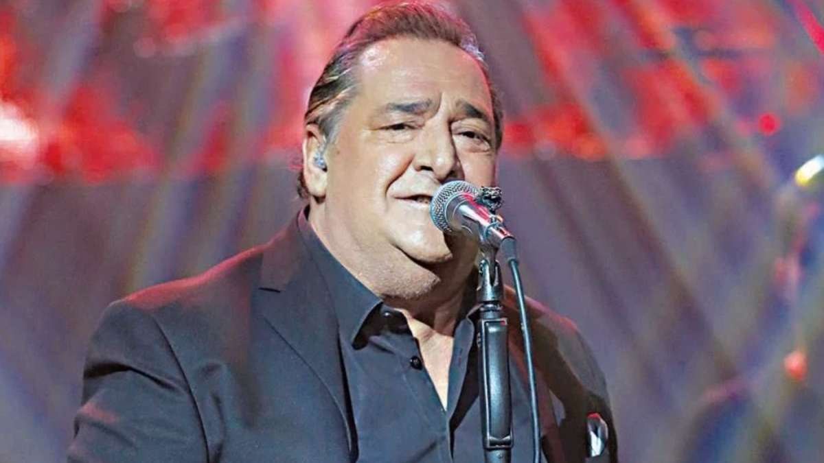Σε σοκ ο Βασίλης Καρράς: «Ήταν οκτώ άτομα στο τραπέζι, μερικές χειροβομβίδες και ένα οπλοπολυβόλο να με σημαδεύει»