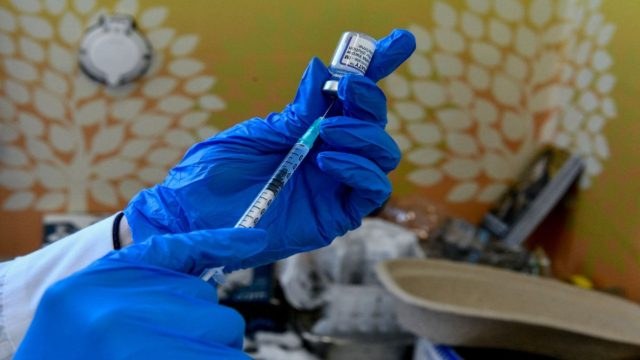 Κορωνοϊός: Οι πρώτες αγωγές για τα εμβόλια είναι γεγονός – Διεκδικούν αποζημιώσεις καταγγέλλοντας παρενέργειες