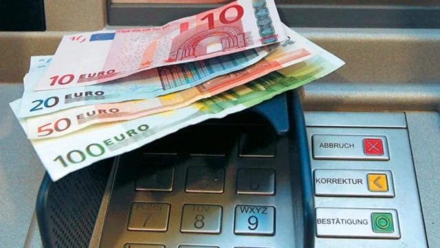 Επίδομα «ανάσα» για μαθητές: Ποιοι και πώς θα λάβουν άμεσα 350 ευρώ