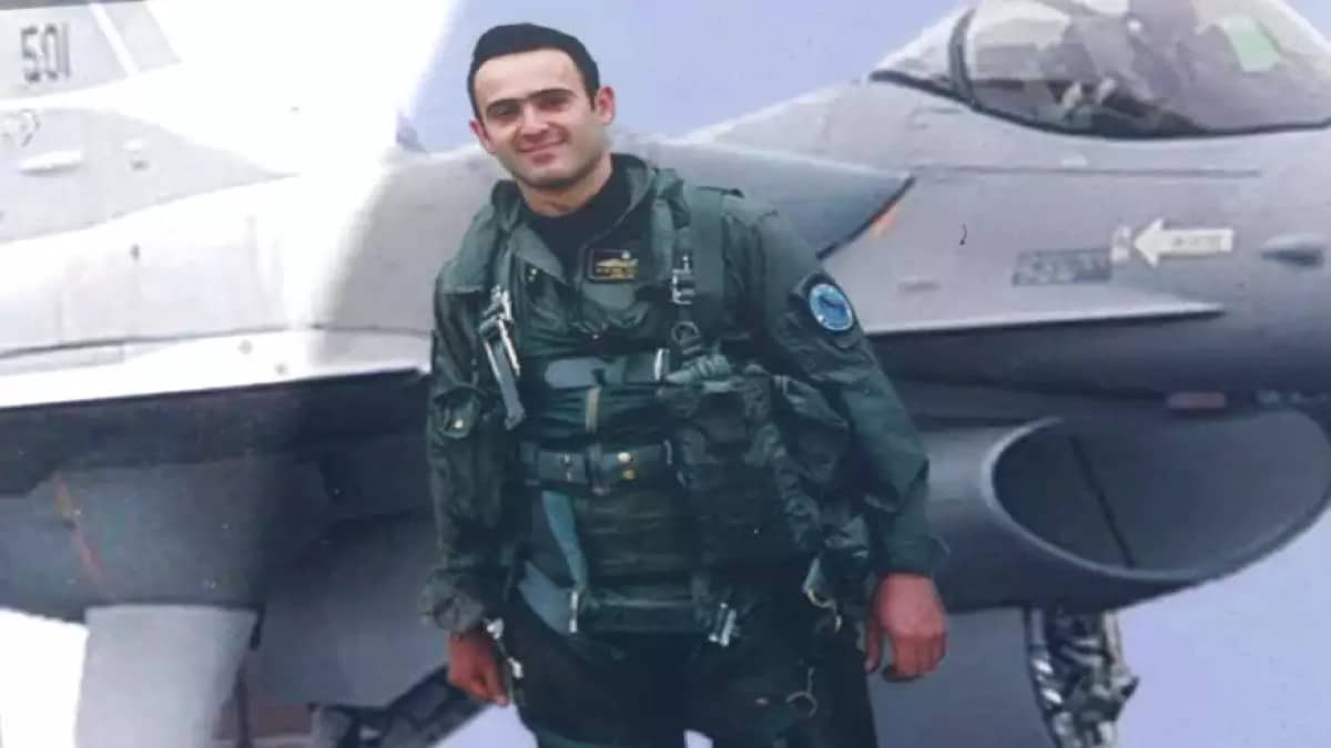 Κώστας Ηλιάκης: 17 χρόνια από τον θάνατο του σμηναγού! Πώς έπεσε το τουρκικό F-16 πάνω στο μαχητικό του – Βίντεο ντοκουμέντο