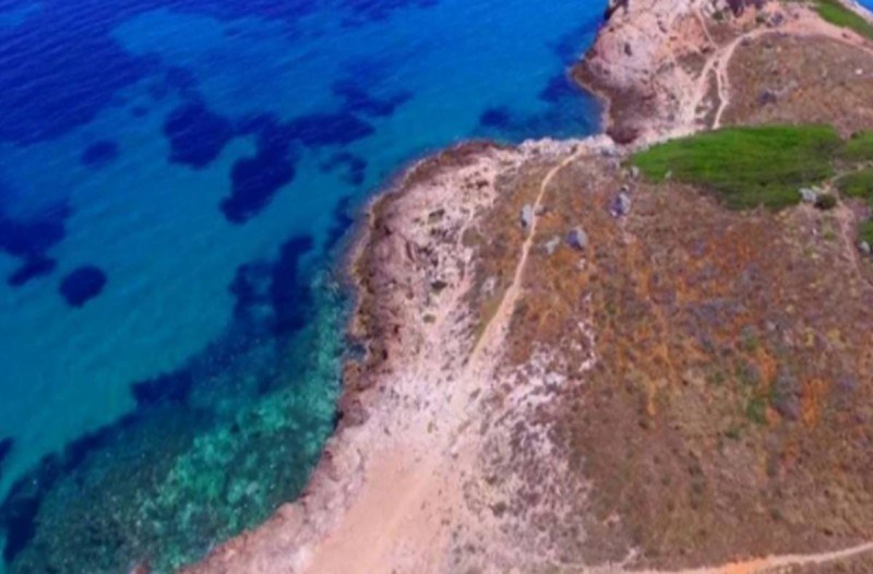 8 μυστικές και φανερές παραλίες στην Αττική για απίθανες βουτιές