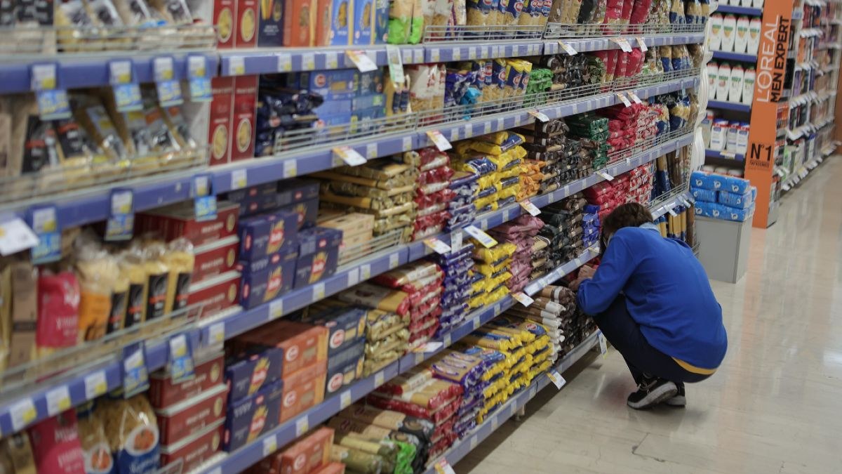 Στο 3% ο πληθωρισμός τον Απρίλιο: Μείωση στις τιμές ηλεκτρισμού και φυσικού αερίου – Ραγδαία αύξηση στα τρόφιμα (video)