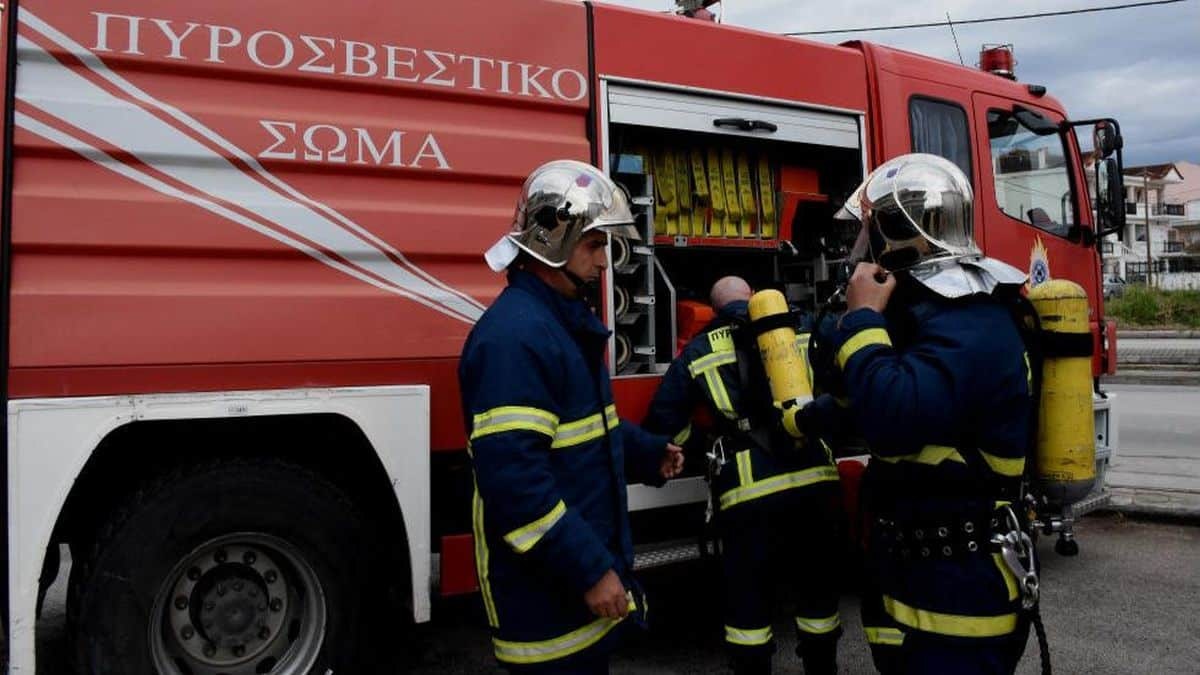 Συναγερμός στην Πυροσβεστική – Φωτιά σε κτήριο στον Πειραιά