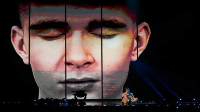 Eurovision 2023: Το ντουέτο του Βίκτωρα Βερνίκου με την Ρουσλάνα λίγο πριν τον Β’ ημιτελικό (video)