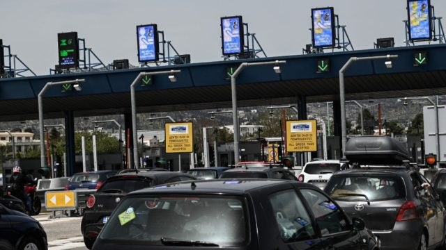 Εκλογές 2023: Στο «κόκκινο» η κίνηση στους δρόμους της Αθήνας – Ξεκίνησε η έξοδος των ετεροδημοτών (video)