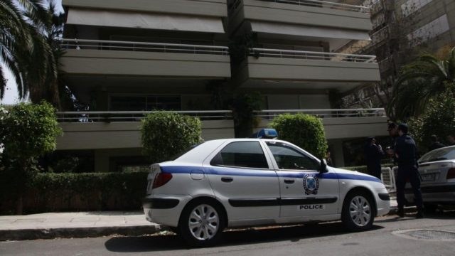 Τρόμος για οικογένεια επιχειρηματία στη Νέα Ιωνία – Ληστές κράτησαν ομήρους μάνα και κόρη