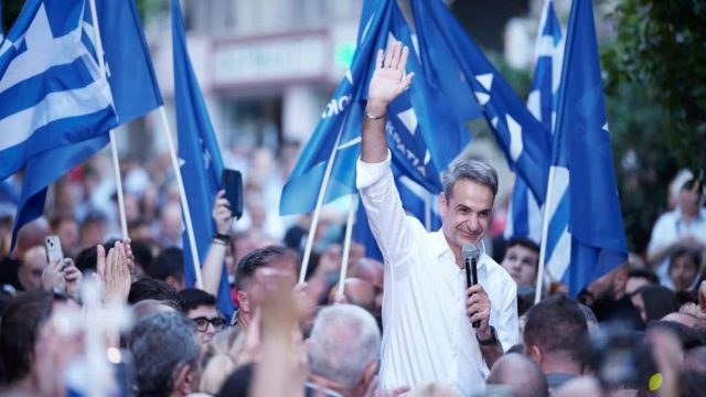 Εκλογές 2023: Ο Μητσοτάκης χτυπά την… καμπάνα στη Νίκη και τους υποστηρικτές της – «Αφήστε την Εκκλησία μακριά από την πολιτική»