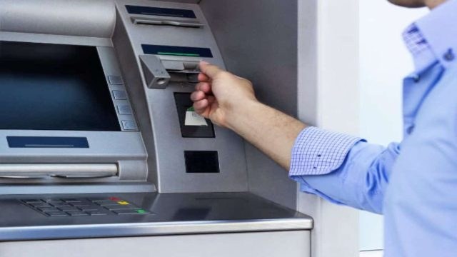Απάτες «καρουζέλ» από διευθυντή μεγάλης τράπεζας – Έρευνα από την Αρχή για το Ξέπλυμα Βρώμικου Χρήματος