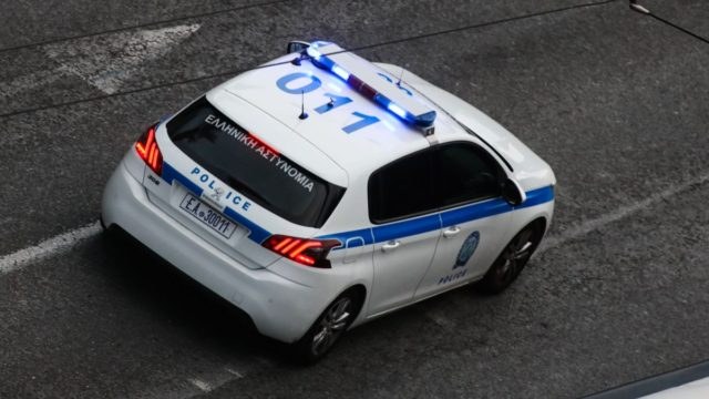 Σοκ στον Βόλο: 25χρονος χτύπησε τη μητέρα του με το αμάξι επειδή δεν τον άφηνε να φύγει από το σπίτι