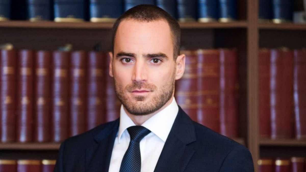 Χάρης Αναγνωστόπουλος: Ο δικηγόρος του Deal έγινε πατέρας – Η φωτογραφία με τη νεογέννητη κόρη του