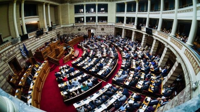 Βουλή: Εξελέγη το προεδρείο – “Όχι” σε αντιπροέδρους από Πλεύση Ελευθερίας, Σπαρτιάτες και Νίκη (Video)