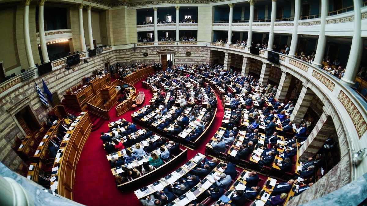 Βουλή: Εξελέγη το προεδρείο – “Όχι” σε αντιπροέδρους από Πλεύση Ελευθερίας, Σπαρτιάτες και Νίκη (Video)