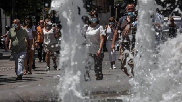 «Καμίνι» η Ελλάδα το Σαββατοκύριακο: Οι περιοχές με τα 45άρια – Πότε φτάνει το τρίτο κύμα του καύσωνα