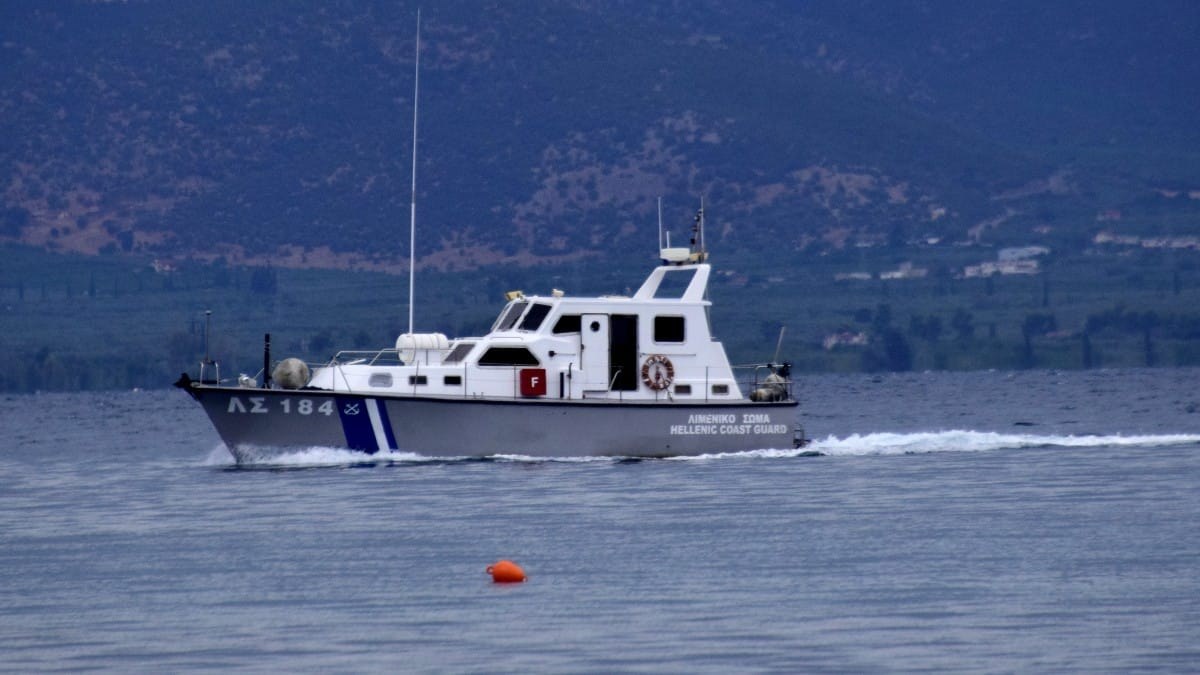 Συναγερμός στο Λιμενικό: Βυθίστηκε ταχύπλοο σκάφος στον Σαρωνικό – Επέβαιναν οκτώ άτομα