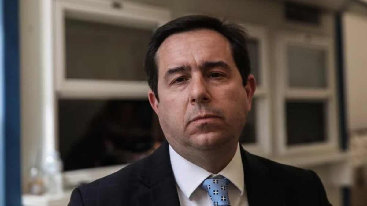 «Ήταν διακοπές στην Πάτμο, εντοπίστηκε σε σκάφος» – Το παρασκήνιο της παραίτησης Μηταράκη από υπουργός Προστασίας του Πολίτη