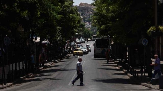 Καιρός σήμερα 26/7: «Ψήνεται» η χώρα – Έως τους 46 βαθμούς θα φτάσει ο υδράργυρος – Πότε πέφτει αισθητά η θερμοκρασία