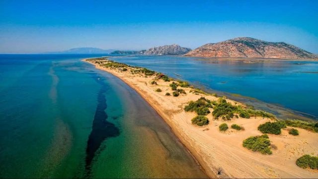 Παραλία 17 χλμ στην Ελλάδα: Ιδανική επιλογή για διακοπές με παιδιά – Πας με το αυτοκίνητο