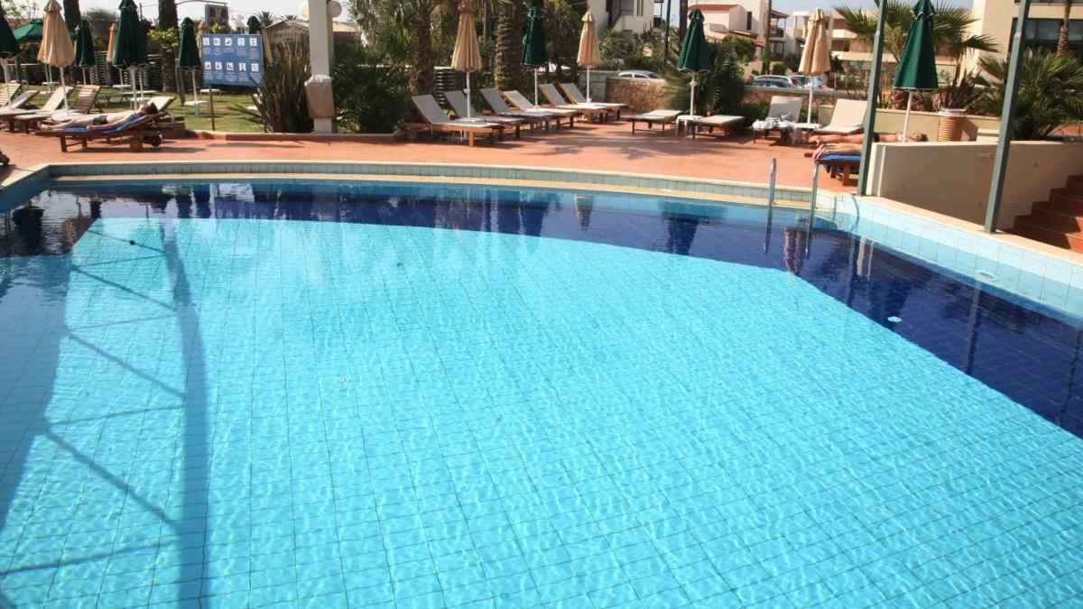 Νέα Μάκρη: «Έβγαζε το παιδάκι πολλή τροφή, το ασθενοφόρο έκανε 40 λεπτά να έρθει» – Συγκλονίζει η γιατρός που έδωσε τις πρώτες βοήθειες στη 10χρονη