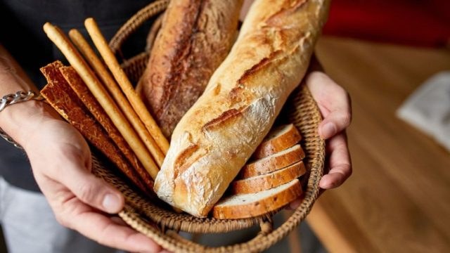 Εσύ το ήξερες; Αυτός είναι ο λόγος που «παχαίνουν» το ψωμί, τα μακαρόνια και το ρύζι