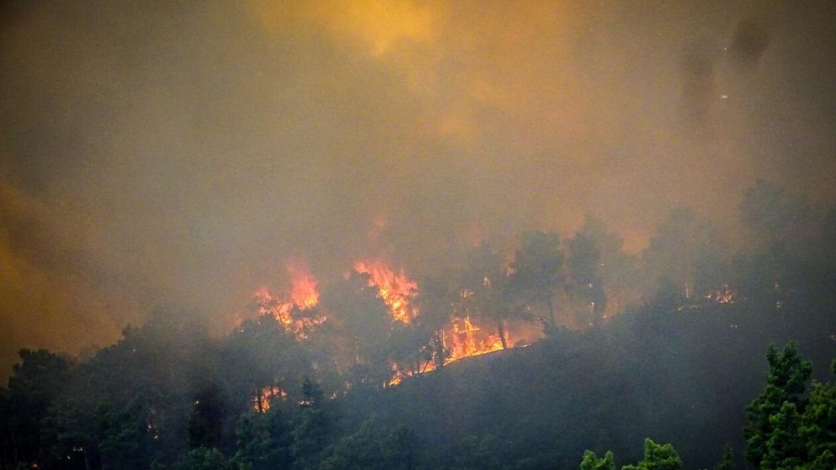 Φωτιά στη Ρόδο: Δορυφορική φωτογραφία αποτυπώνει το μέγεθος της καταστροφής