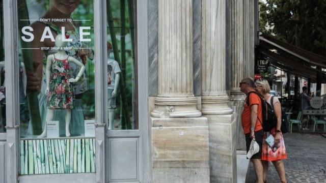 Θερινές εκπτώσεις: Ανοιχτά σήμερα τα καταστήματα – Το ωράριο λειτουργίας