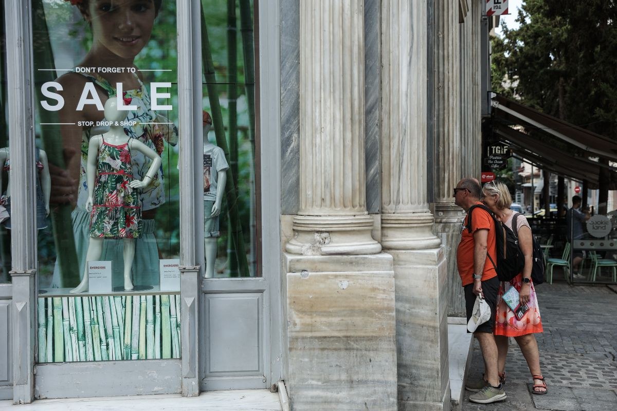 Θερινές εκπτώσεις: Ανοιχτά σήμερα τα καταστήματα – Το ωράριο λειτουργίας