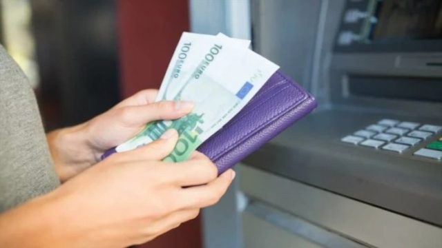 Επίδομα 1.000 ευρώ σε 15.000 Έλληνες! Τρέξτε άμεσα στα ΑΤΜ