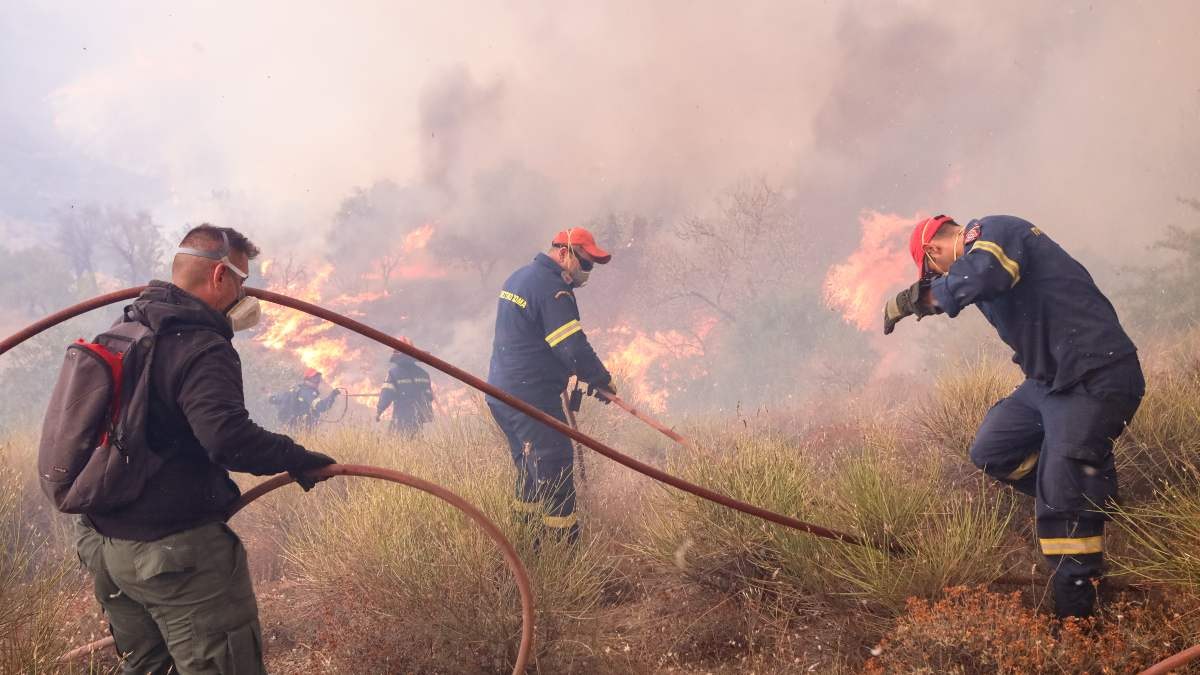 Φωτιές: Σε εξέλιξη για 11η μέρα η πυρκαγιά στον Έβρο, αναζωπυρώσεις και στη Ροδόπη – Ενεργές καύσεις σε Πάρνηθα και Βοιωτία