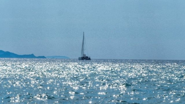 Καιρός σήμερα 16/8: Ανεβαίνει ο υδράργυρος, εξασθενούν τα μελτέμια – Πού θα «χτυπήσει» 36άρια (video)