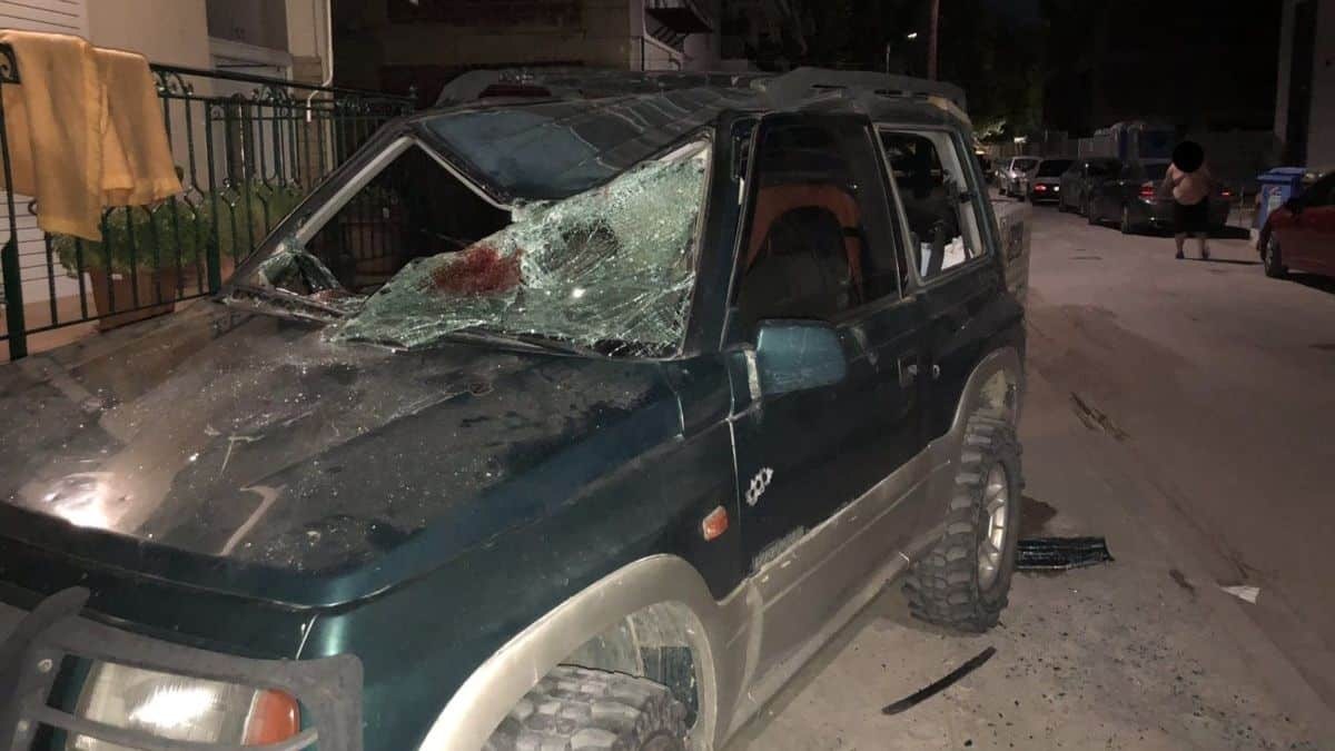 Λάρισα: Στο νοσοκομείο 63χρονος που έπεσε από το μπαλκόνι του – Βγήκε να διαμαρτυρηθεί για την φασαρία από γλέντι βάφτισης (photos)