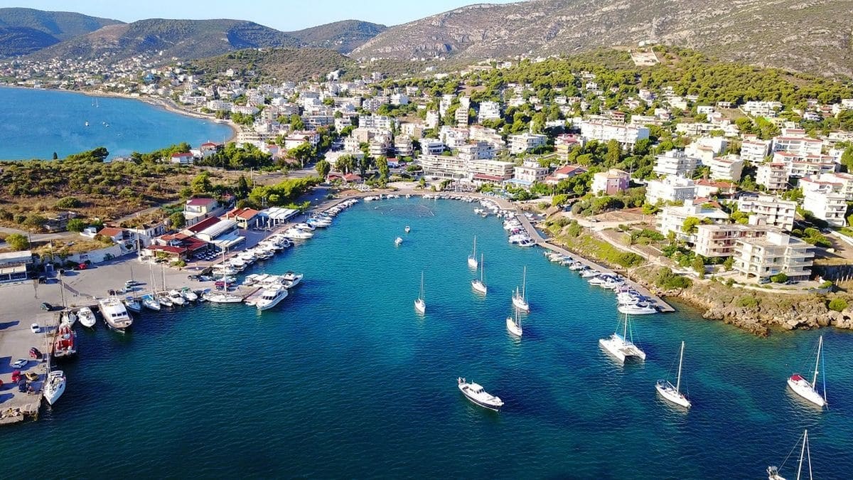 Βόλτα στο Πόρτο Ράφτη: Μια ανάσα δροσιάς δίπλα στην Αθήνα! 3 cafe bar που θα σας μείνουν αξέχαστα!