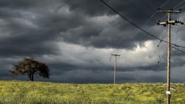 Καιρός σήμερα 30/8: Τοπικές βροχές και μικρή πτώση της θερμοκρασίας – Αναλυτική πρόγνωση