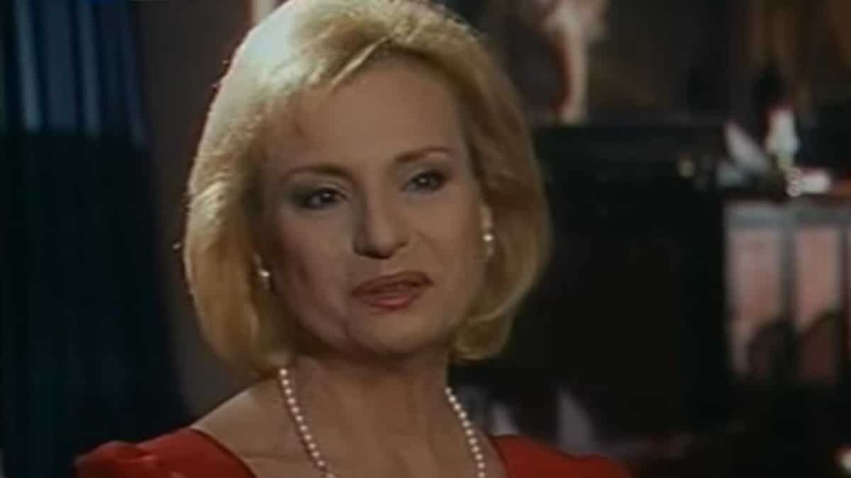 Δεν την είχε δει κανείς: Η αδημοσίευτη φωτογραφία από τον γάμο της Βίκυς Μοσχολιού με τον Μίμη Δομάζο