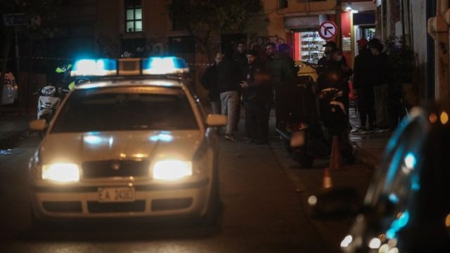 Επεισόδια στο Ζεφύρι: 6 προσαγωγές και 4 τραυματισμένοι αστυνομικοί που πετροβολήθηκαν (video)