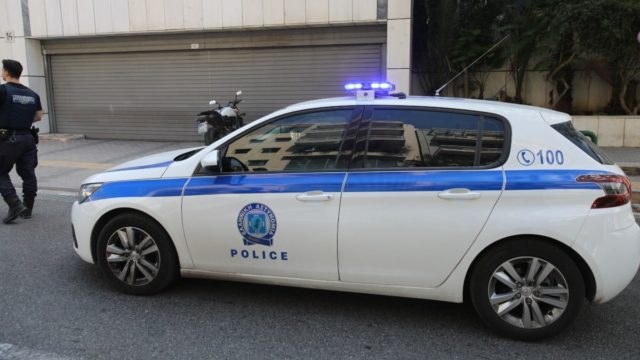 Ναρκέμποροι στα χέρια της ΕΛΑΣ – Έκρυβαν τις ουσίες στο σπίτι αστυνομικού που ήταν μέλος του κυκλώματος