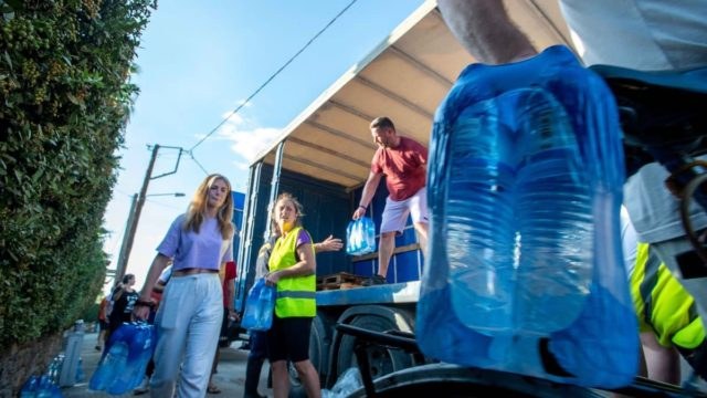 Πλαφόν στην τιμή του εμφιαλωμένου νερού στη Θεσσαλία: Βαριά πρόστιμα στους παραβάτες – Ποιες οι τιμές