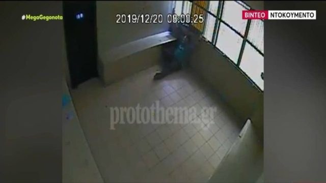 Καταγγελία «φωτιά» για βασανισμό στο Α.Τ. Ομόνοιας: Η τρελή καταδίωξη του ταξιτζή από αστυνομικούς, οι διπλές χειροπέδες και ο Ιάπωνας τουρίστας (video)