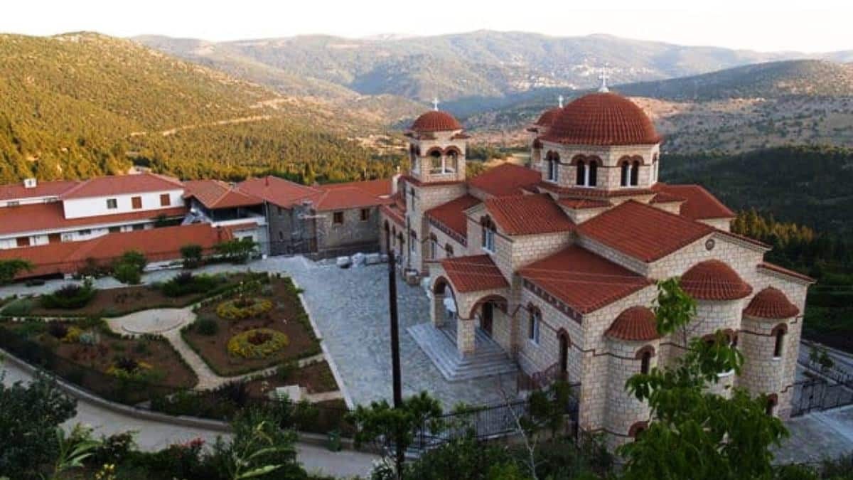 Παναγία Μαλεβή: Το επιβλητικό μοναστήρι και το θαύμα με το Άγιο Μύρο