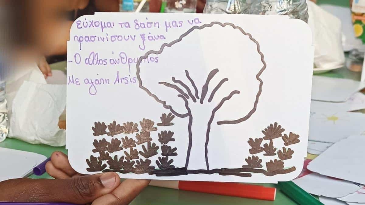 Φωτιά στον Έβρο: Προσφυγόπουλα ζωγραφίζουν τις συσκευασίες στα γεύματα πυροσβεστών για να δείξουν την ευγνωμοσύνη τους – «Δεν είστε μόνοι σας» (photo)