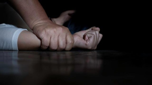 Σοκ στη Ρόδο: Γυναίκα καταγγέλλει τον πεθερό της για βιασμούς, εκβιασμούς και παρενοχλήσεις – Το βίντεο που έδωσε στους αστυνομικούς