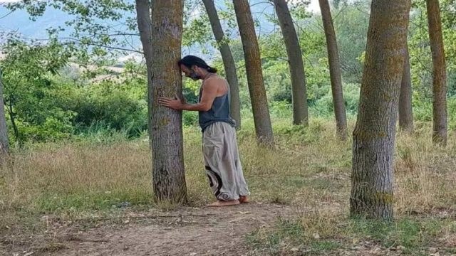 Θανάσης Ευθυμιάδης: «Προσπαθούμε να αντιμετωπίσουμε την ασθένεια χωρίς να ψάξουμε την αιτία της» – Το μηνυμά του για τα δέντρα και την φύση (photo)