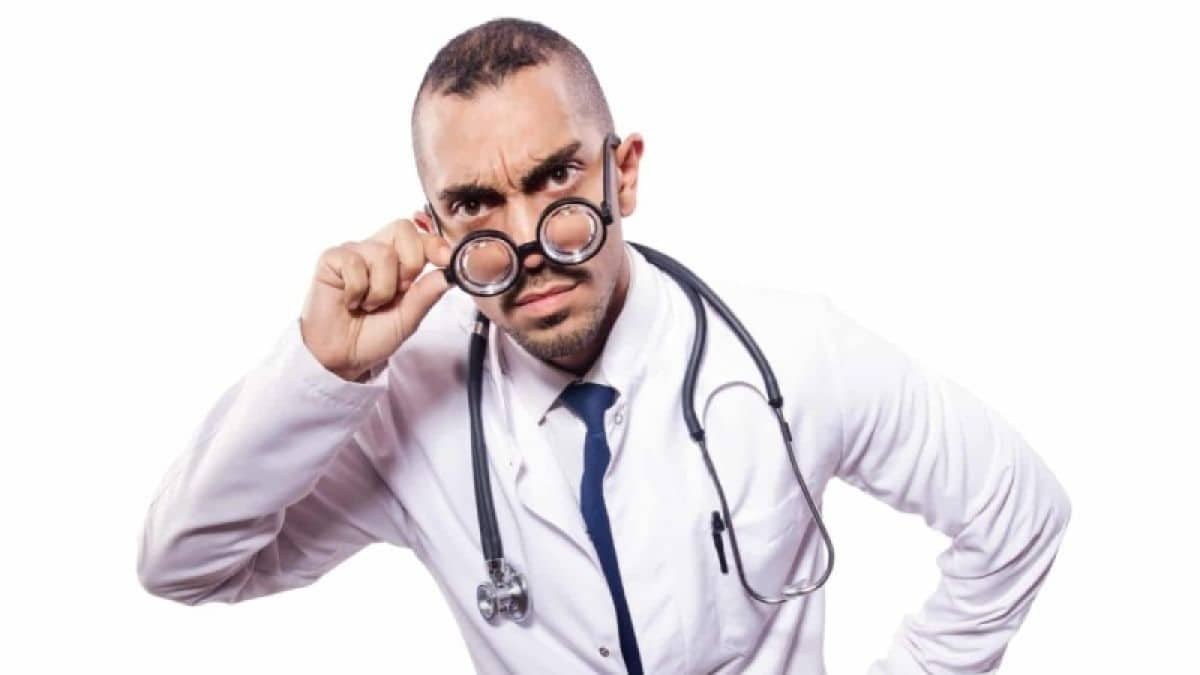 Άνδρας πάει στον γιατρό γιατί δε βρίσκει γυναίκα με τίποτα… Το καμένο ανέκδοτο της ημέρας (18/10)