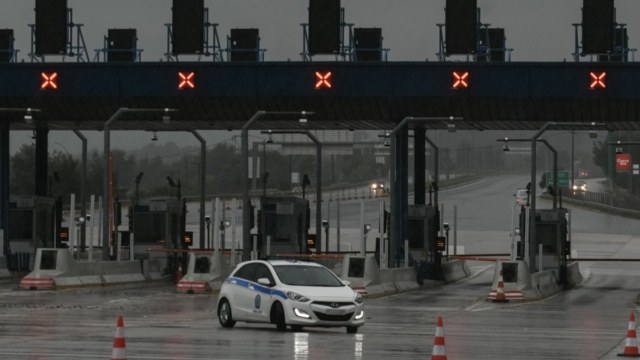 Αναστάτωση σε διόδια: Τσάκωσαν άνδρα με αυτοσχέδιο εκρηκτικό μηχανισμό