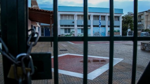 Σε αναγκαστικό κλείσιμο των σχολείων περνάει η Κυβένηση- Τι συμβαίνει;