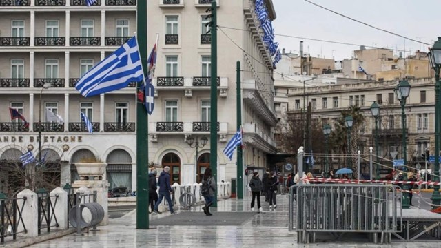 Παρέλαση 28ης Οκτωβρίου: Κυκλοφοριακές ρυθμίσεις σε Αθήνα και Πειραιά – Πώς θα κινηθούν τα ΜΜΜ