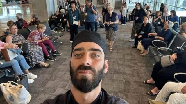 «Σωθήκαμε απ’ το Ισραήλ γιατί άλλαξε η ώρα πτήσης» – Σε σοκ οι Έλληνες προσκυνητές στους Άγιους Τόπους